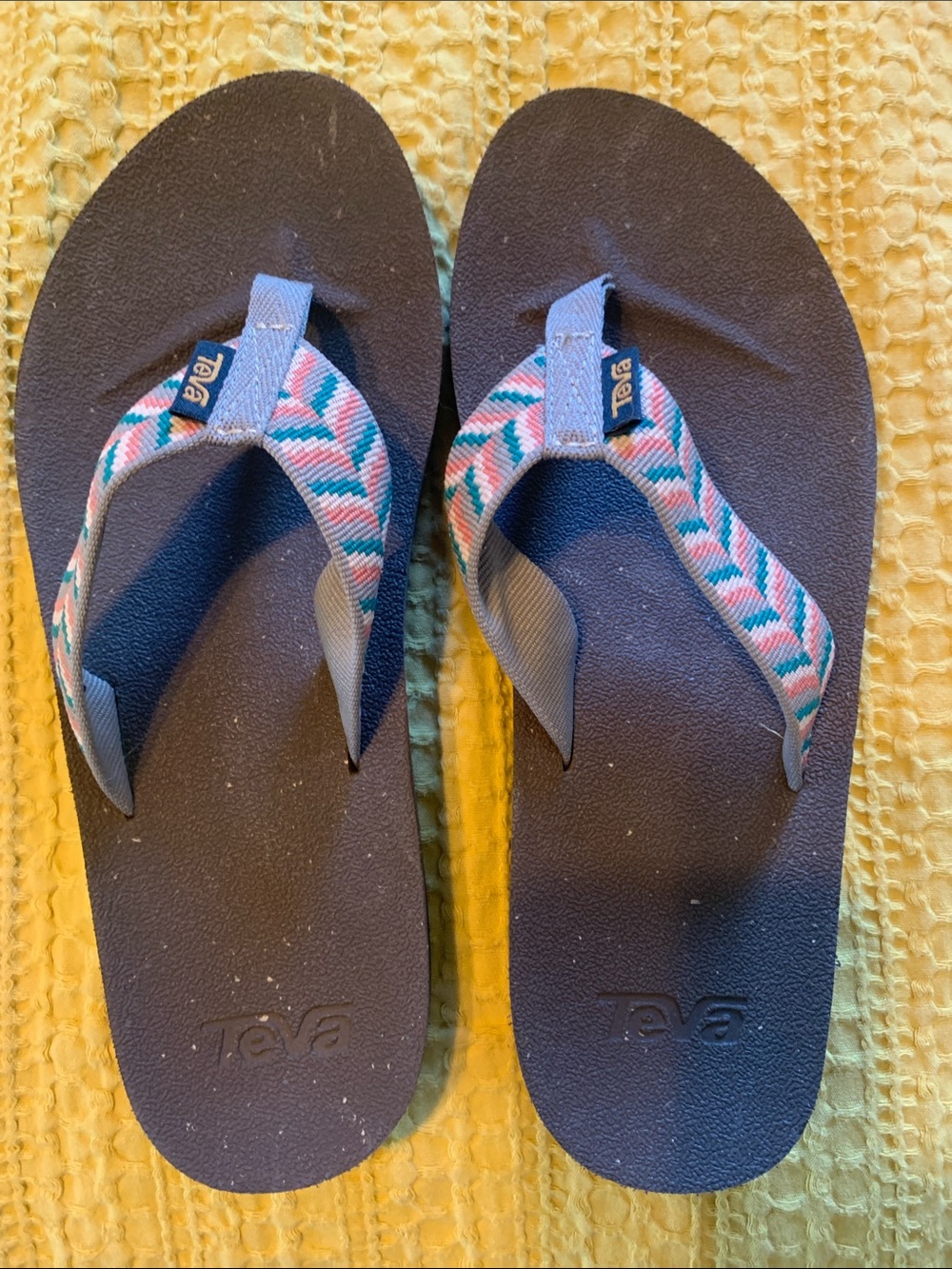 Teva Brown flecked sole Flip Flops with Pink, Teal & Cream Patterned Straps sz 8